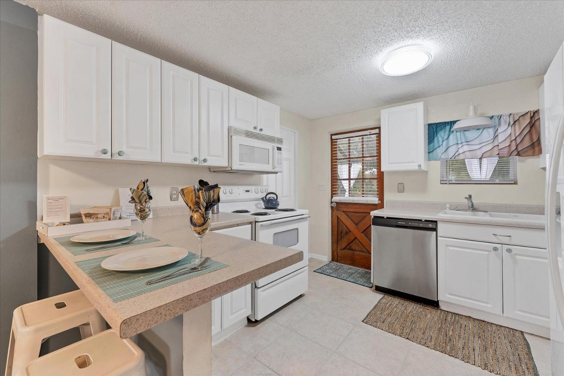 Beach Cottage With Heated Pool Just Off Siesta Key Sarasota Exterior photo