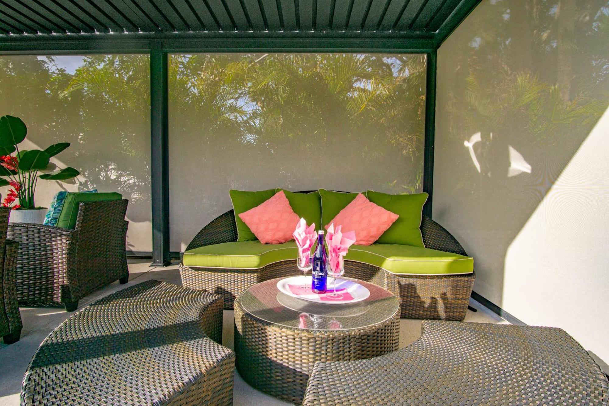 Beach Cottage With Heated Pool Just Off Siesta Key Sarasota Exterior photo