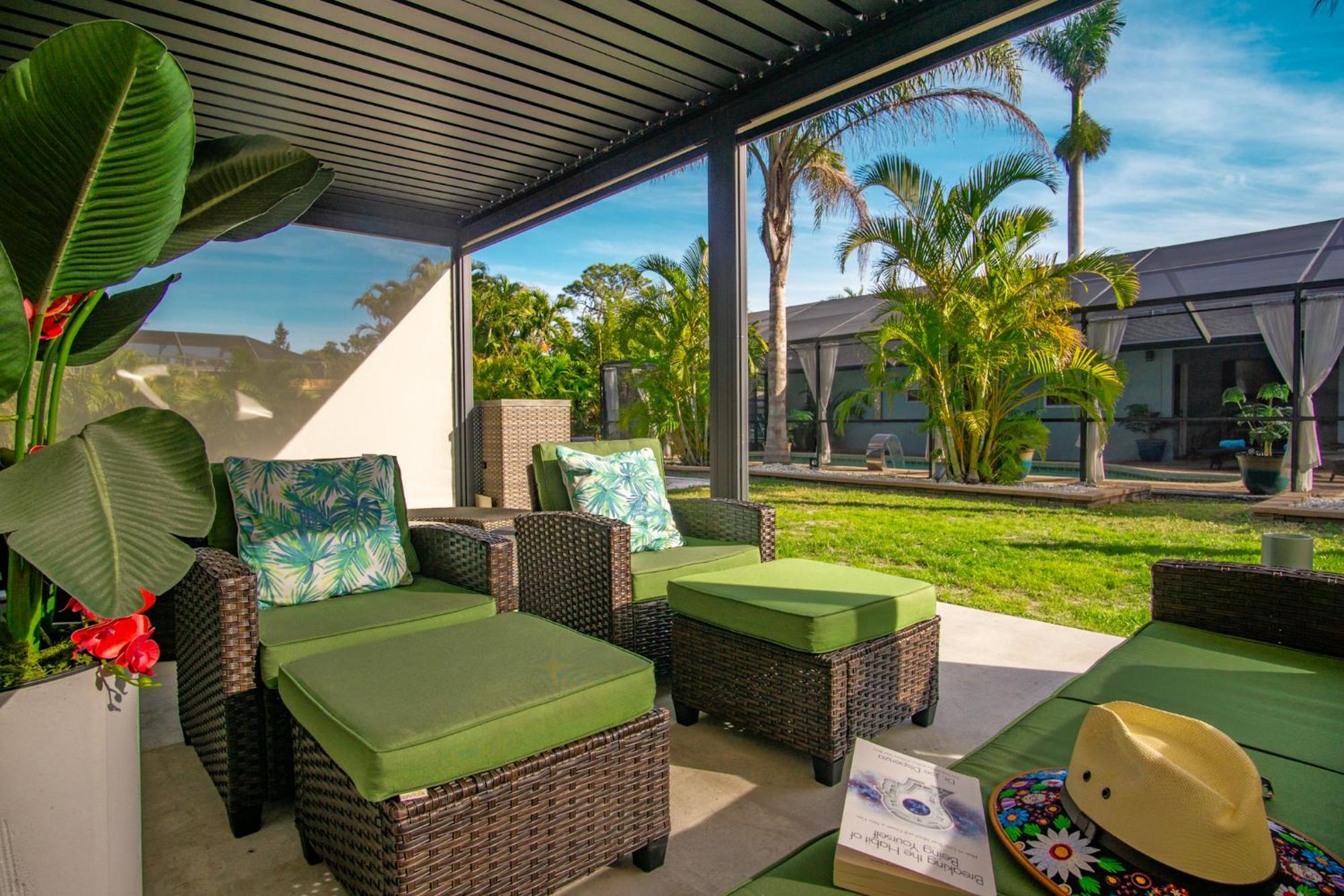 Beach Cottage With Heated Pool Just Off Siesta Key Sarasota Exterior photo